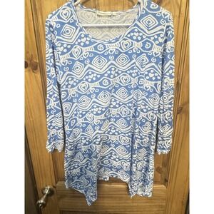 Lulu B Women's Tunic Top Size S Blue White Aztec Print Asymmetrical Hem UPF 50+
